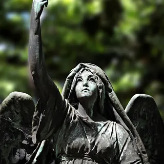 statue